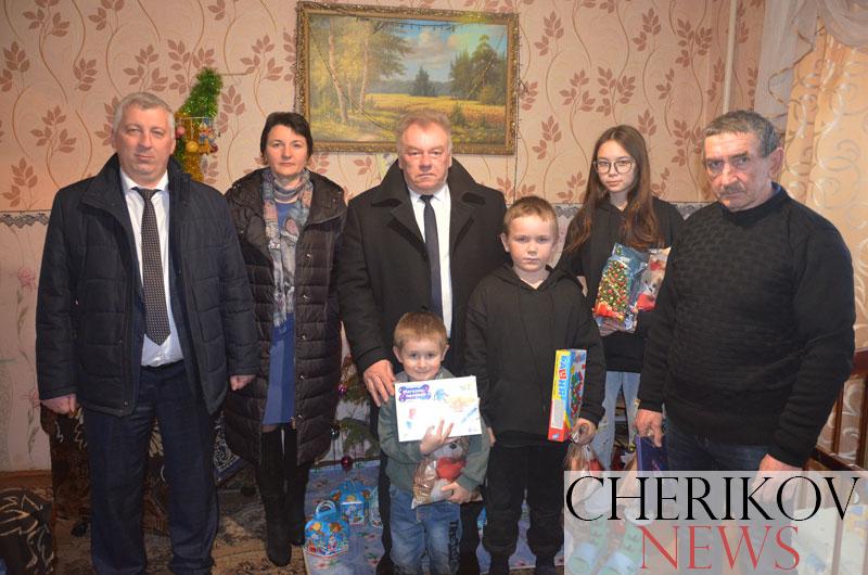 Владимир Азаренко: “Беларусь, пожалуй, единственная страна на просторах бывшего СССР, которая проводит такую масштабную благотворительную акцию как “Наши дети”