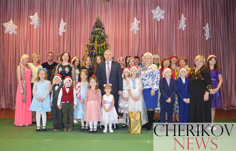 Душевно, весело, смешно. Таким был новогодний огонек в агрогородке Езеры