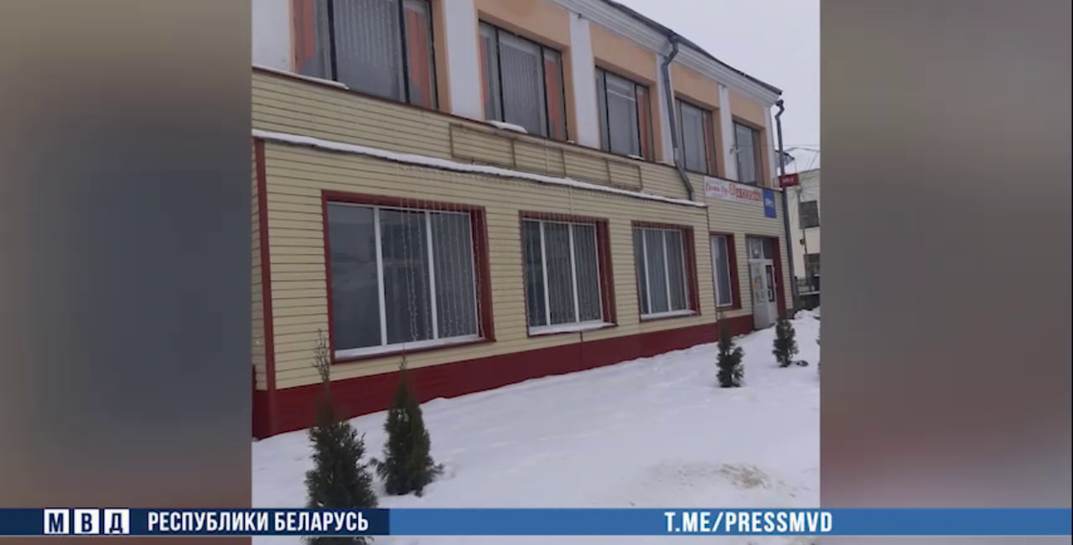 Продавец из Краснополья похитила из магазина более 75 тысяч рублей