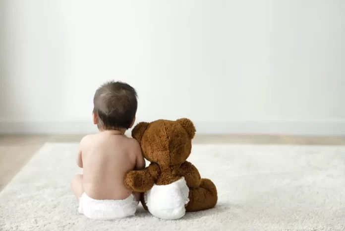 baby-and-teddy-bear-rear-view-with-design-space-scaled-e1674574225907-1024x684.jpg