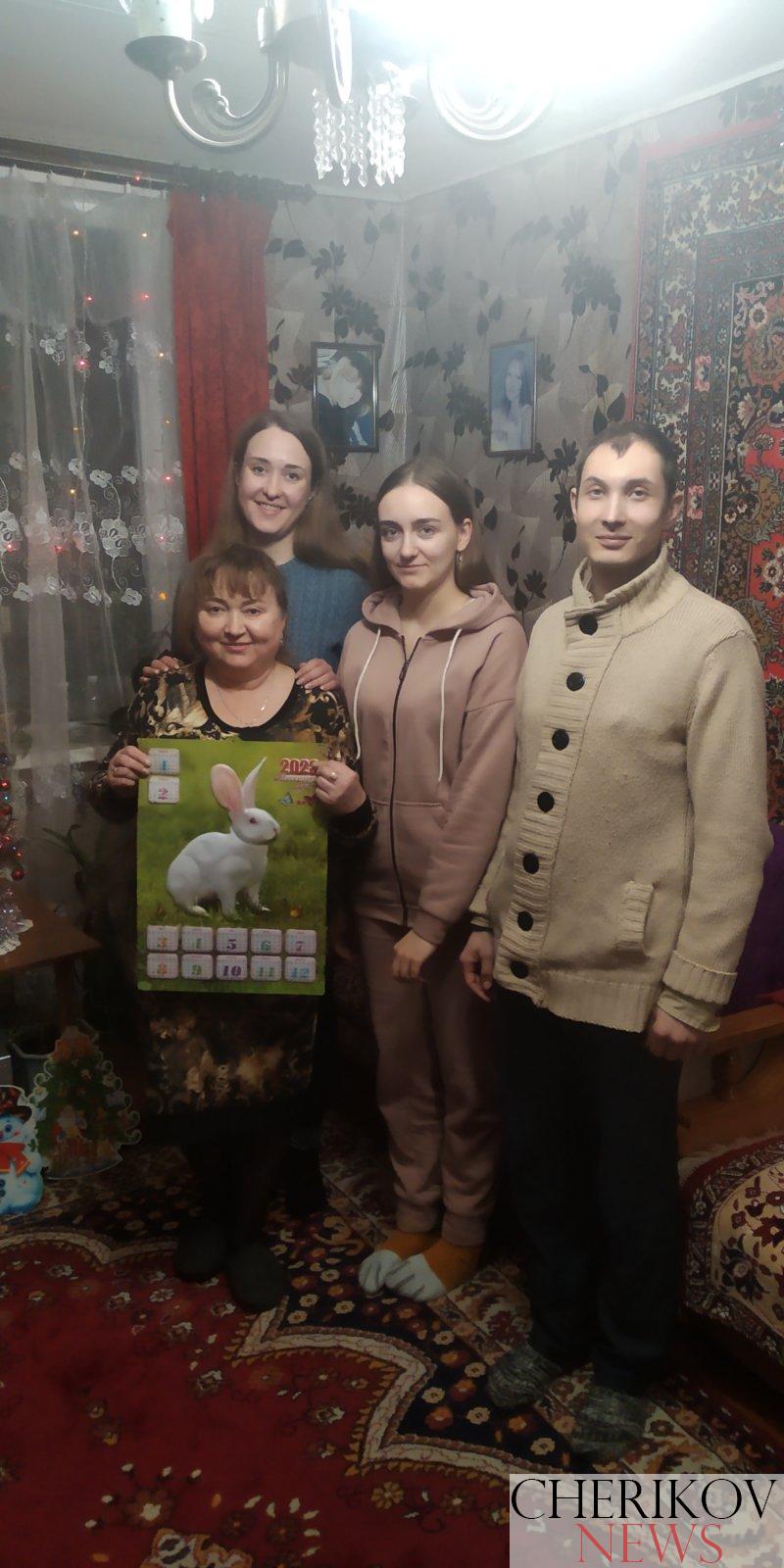 Педагоги детской школы искусств приняли участие в благотворительной акции для пожилых людей «От всей души»