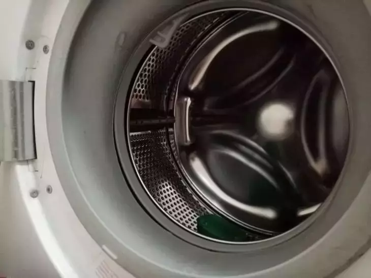 Можно ли оставлять мокрое белье в стиральной машине: о чем не догадываются хозяйки