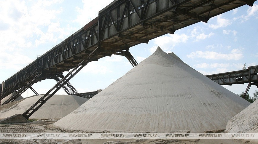 Худык: в условиях санкций Беларусь увеличила использование отечественного кварцевого песка