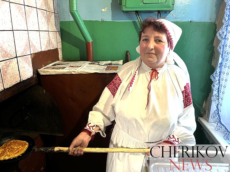 Масленичная неделя началась: готовим блины по старинному рецепту с Зинаидой Данилкиной из агрогородка Езеры