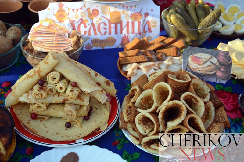 Блинами угощали, частушки пели, на скорость и ловкость соревновались. В Черикове празднуют Масленицу