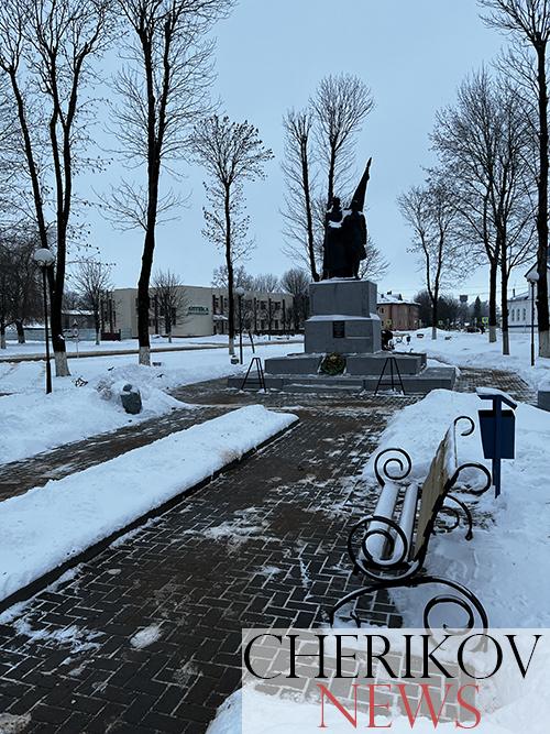 «Сквер Памяти и Славы». Именно такое название теперь носит сквер в центре города Черикова