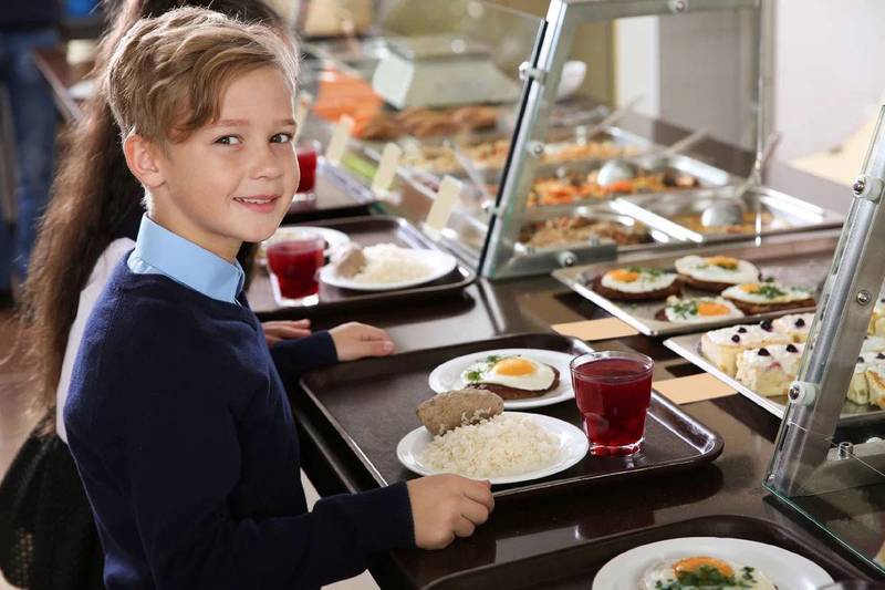 В школах предлагают убрать завтраки и перейти на шведский стол