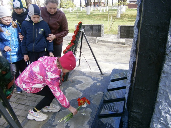 В преддверии Дня Победы воспитанники ГУО «Чериковский ЦКРОиР» посетили места боевой славы