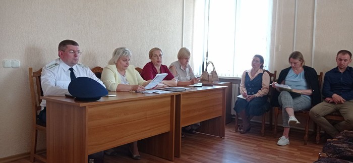 Работу с лицами, обязанными возмещать расходы на содержание детей, обсудили на заседании Координационного совета Чериковского райисполкома