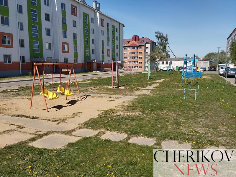 И мы хотим! Детскую площадку. Только — вместо несанкционированных огородов