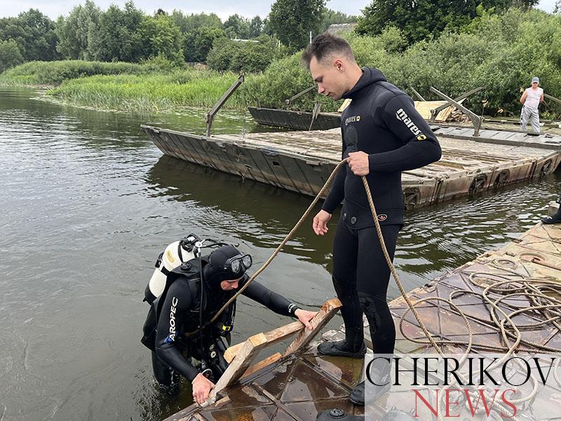Спуск под воду и правила безопасности на воде. Водолазное подразделение провело для учащихся Чериковщины мастер-класс
