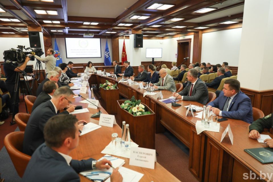 «Информационная встреча с коллективом» – Кочанова обсуждает с ректорами вузов вопросы в сфере образования
