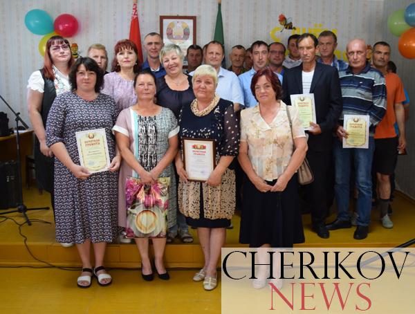 «Потому что тот, кто строит, Тот чего-нибудь да стоит»: смотрите, кто и как поздравлял коллектив Чериковской ПМК с наступающим праздником