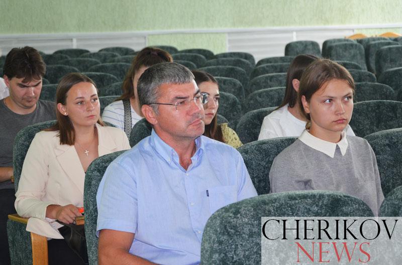 В организации и предприятия Чериковщины прибыло 40 молодых специалистов. Встреча с ними руководства района прошла в районном исполнительном комитете