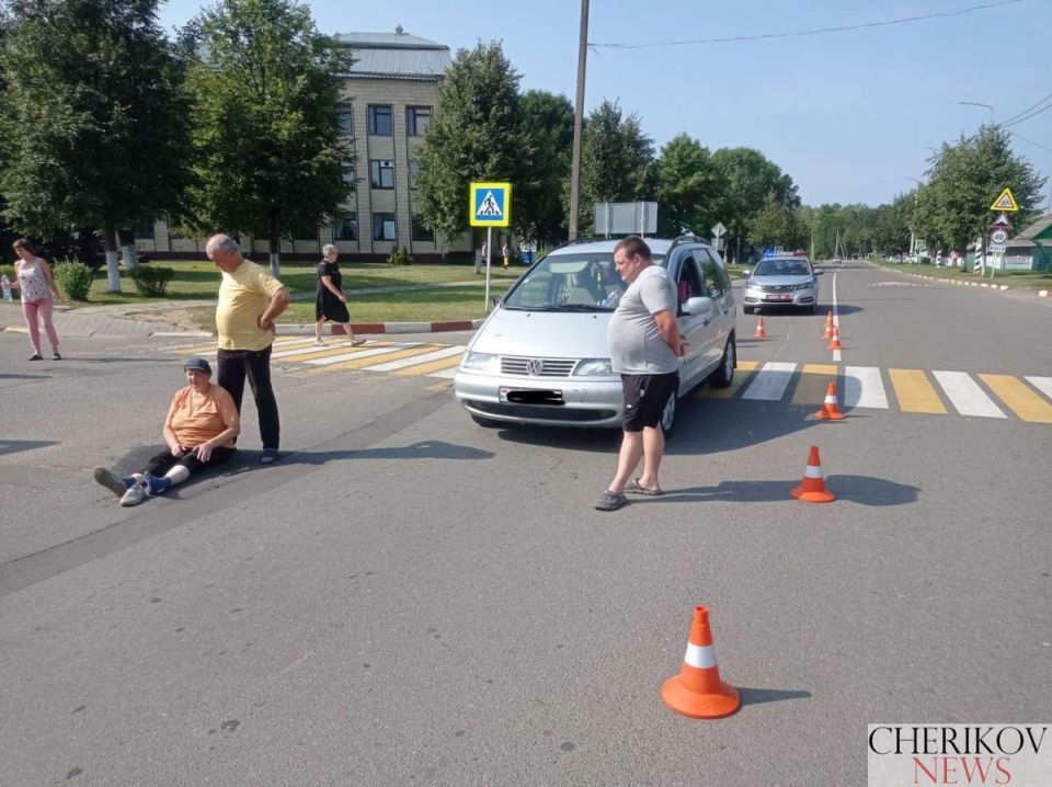 Водитель Фольксвагена в Черикове сбил на пешеходном переходе велосипедистку