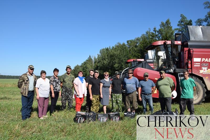 Хлеборобы ОАО «Экспериментальная база «Чериков» принимали поздравления