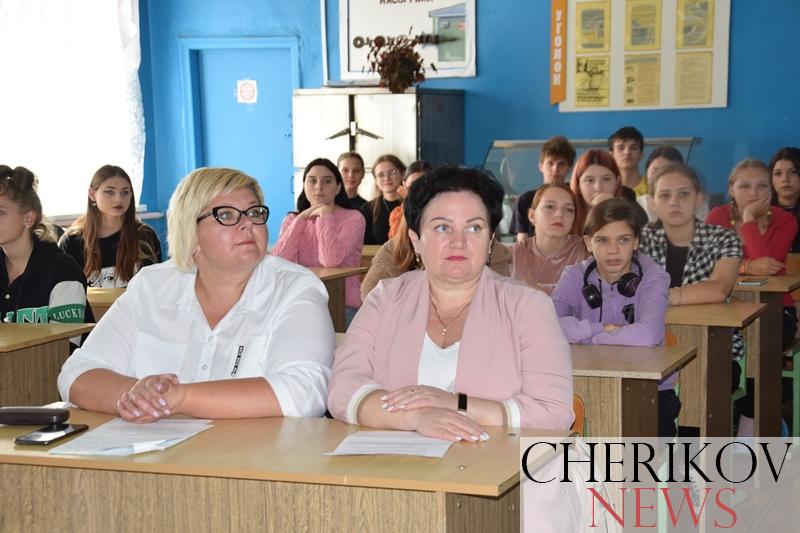 Помощники из УО «Чериковский государственный колледж» окажут помощь в уборке сельскохозяйственнной продукции