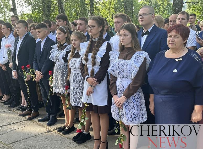 ПОРА УЧИТЬСЯ. Смотрите, как прошла первосентябрьская линейка в СШ №1 г. Черикова