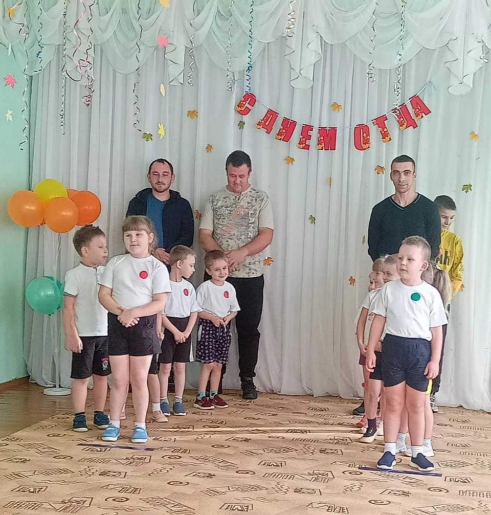 С папой вместе – вдвойне интересней. Спортивный праздник, приуроченный ко Дню отца, организовали в детском саду №1 Черикова