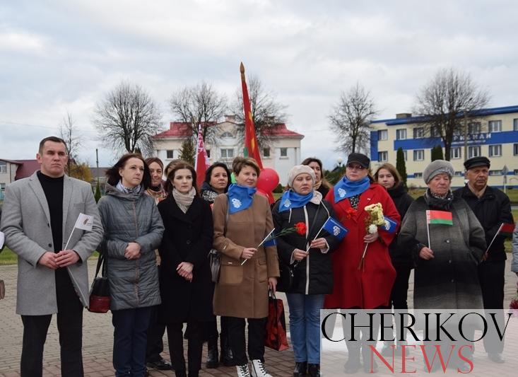 Обновленный памятник В.И. Ленину — такой подарок руководство Чериковского района сделало чериковлянам к 7 ноября