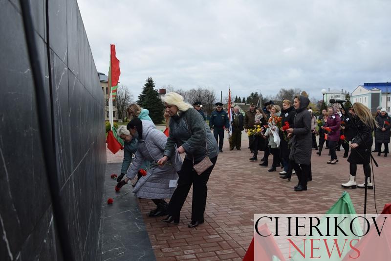 Обновленный памятник В.И. Ленину — такой подарок руководство Чериковского района сделало чериковлянам к 7 ноября