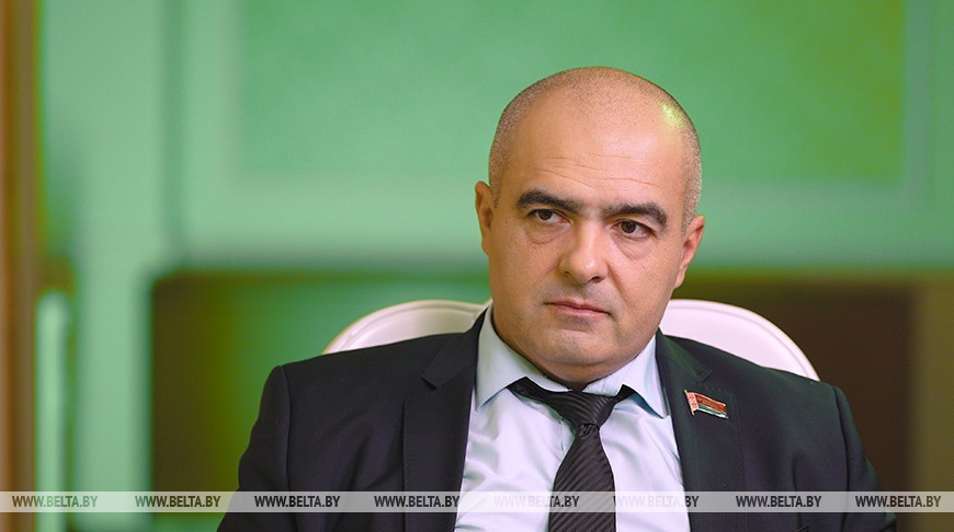 “Должны стоять рядом с Президентом”. Гайдукевич о партиях и роли лидера во все времена
