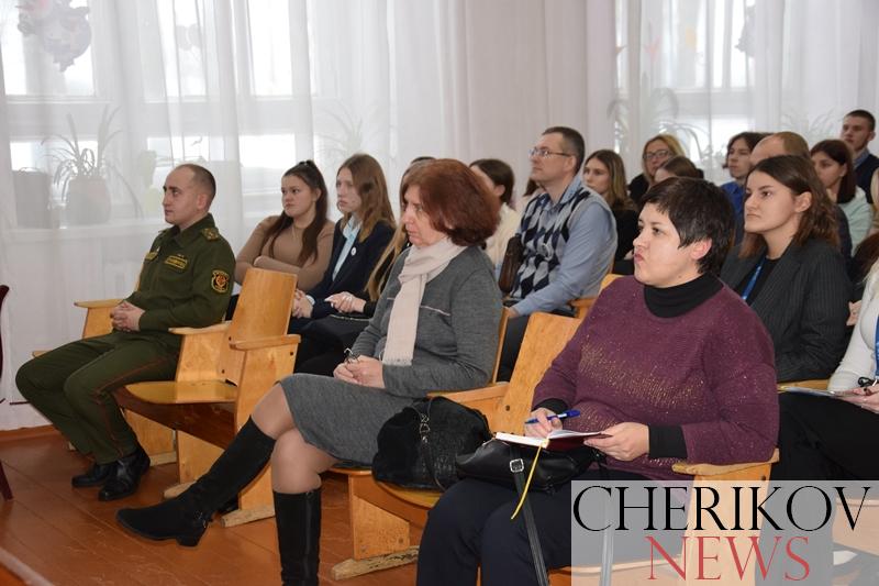 На ярмарке целевой подготовки в Черикове ознакомили с 'вакансиями' будущих целевиков