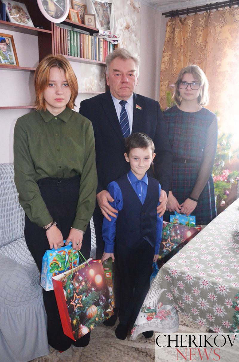 Депутат Палаты представителей Владимир Азаренко принял участие в акции “Наши дети”