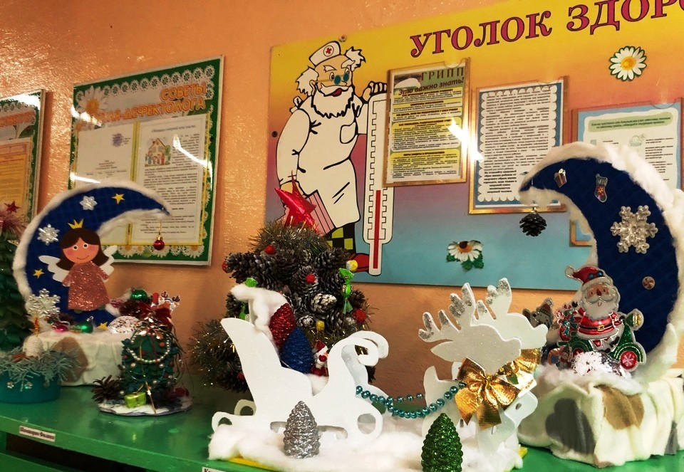 Выставка ярких, красочных поделок действует в детском саду № 5 города Черикова