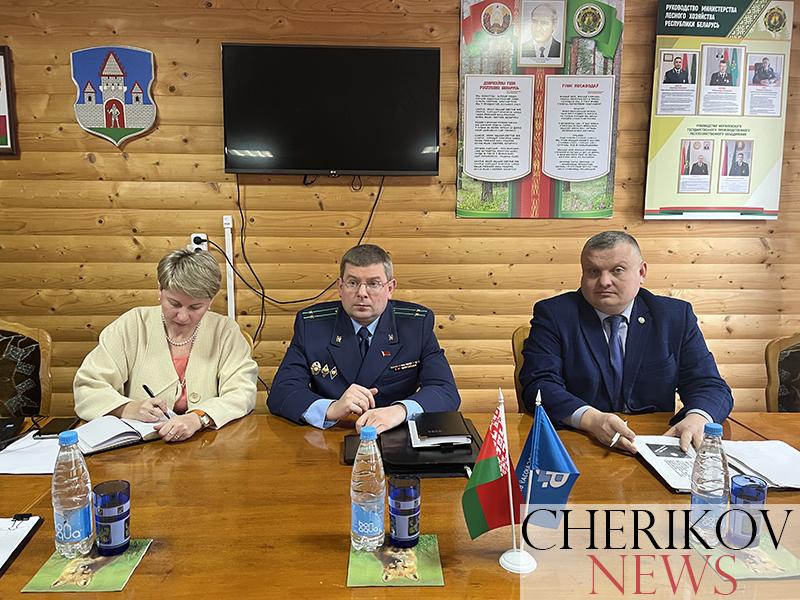 В Чериковском лесхозе прошел профсоюзный правовой прием