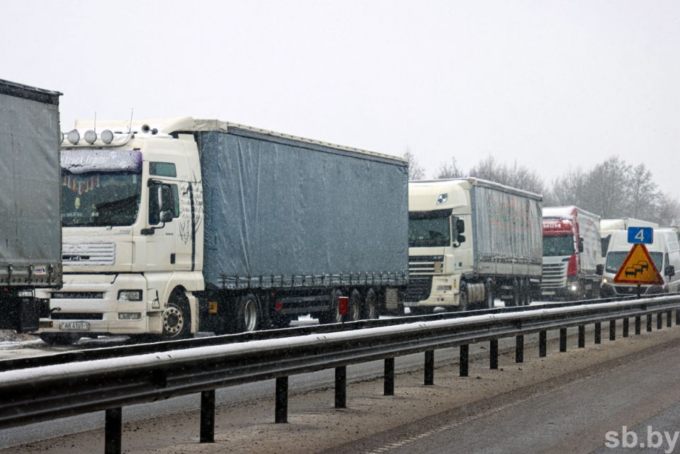 В Беларуси утвержден тариф при въезде грузовиков из Евросоюза в места перецепки