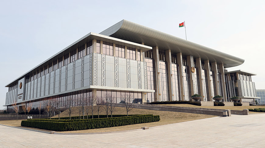 Лукашенко удостоил государственных наград депутатов и сенаторов