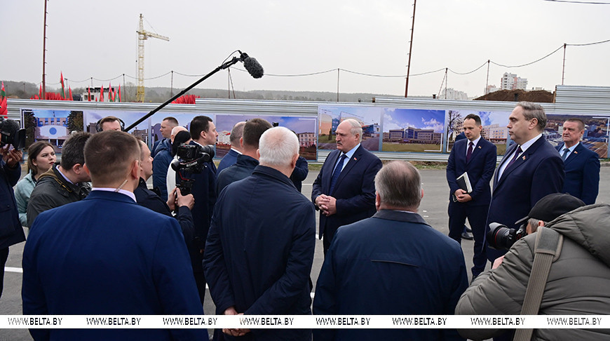 Капсула времени, медицина для всех и “чудо” стекольщиков. Подробности рабочей поездки Лукашенко в Гродно