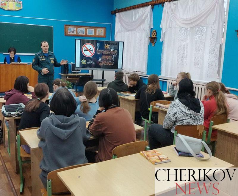 Для учащихся колледжа сотрудники РОЧС провели кинолекторий и игру