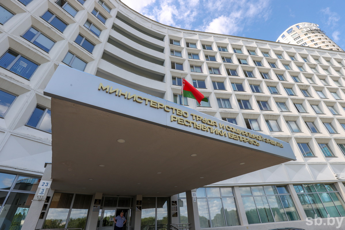 Минтруда расширит перечень легких работ, которые могут выполнять подростки 14–16 лет