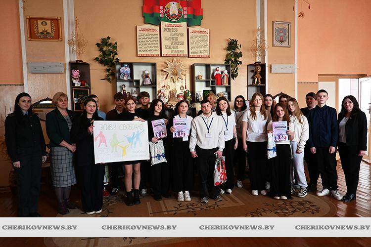 Участники брейн-ринга, прошедшего в Черикове, делились знаниями о наркомании