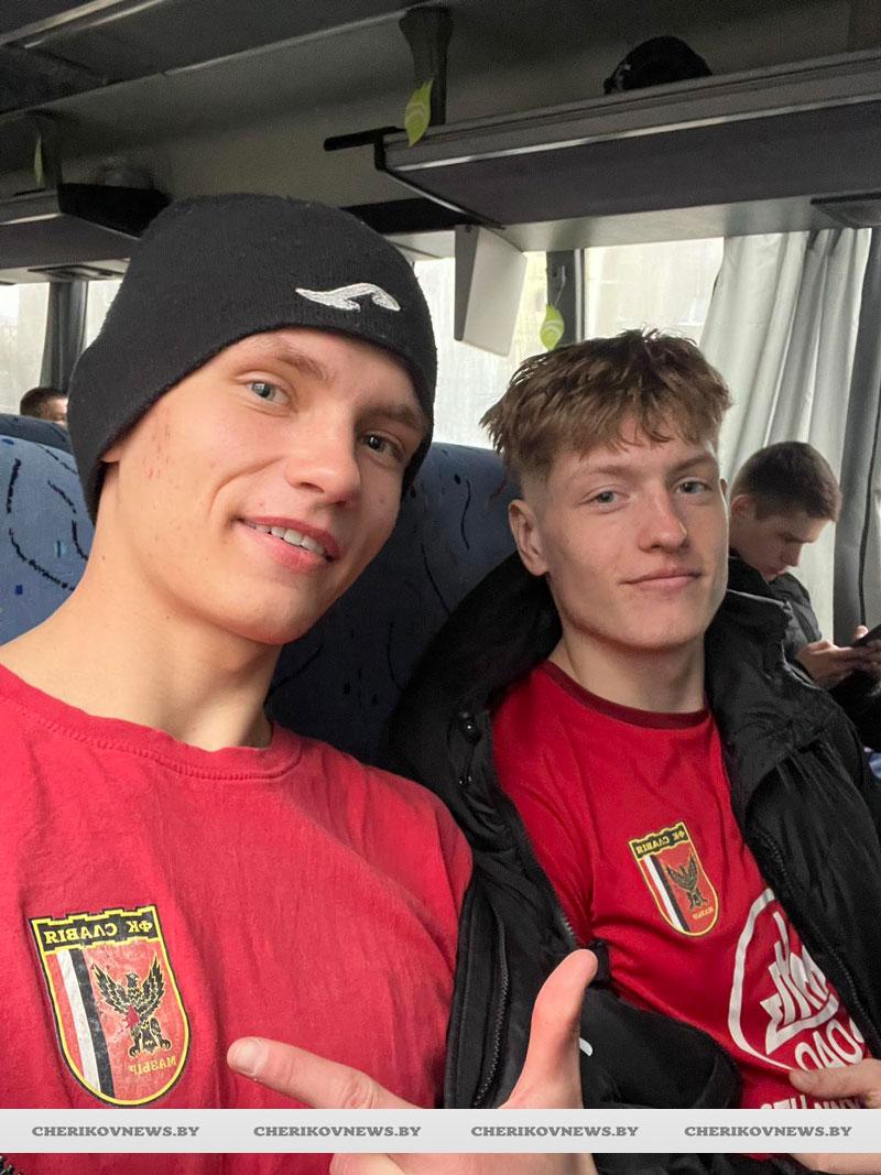 «Для него футбол стал работой»: молодой чериковлянин заключил свой первый спортивный контракт