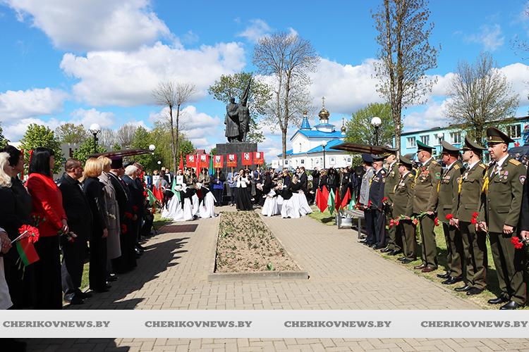Митинг-реквием «Мы не забудем вас, герои!» прошел в Черикове в честь 80-летия Великой Победы