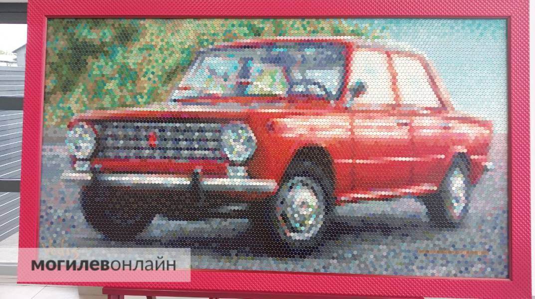 Могилевский художник создал картину с изображением «Копейки» из тысяч копеечных монет