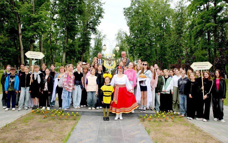 В Климовичах проходит фестиваль детского творчества «Золотая пчелка»
