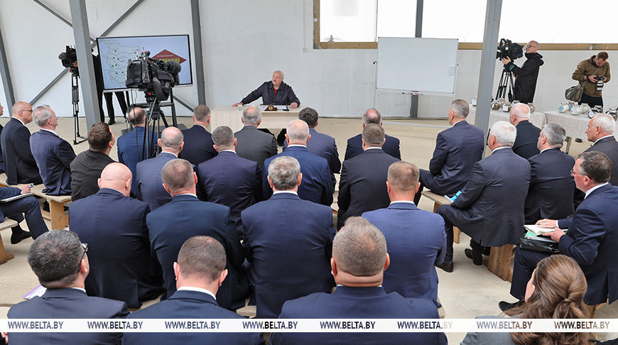 “Специалистов много, пока хромает организация”. Лукашенко о кадровом эксперименте среди руководителей областей
