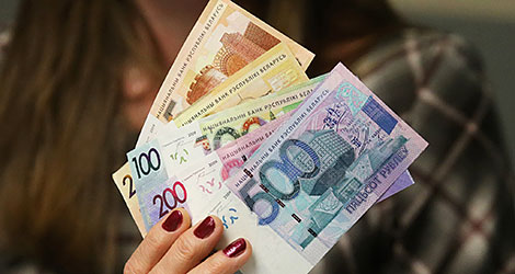 Аферисты выманили у минчанина $6 тыс. Курьером стала обманутая пенсионерка