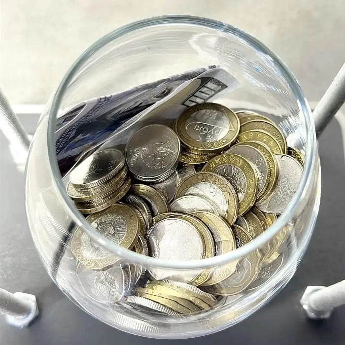 За дружбу пришлось заплатить: мальчик 8-ми лет вынес из дома 600 рублей, чтобы его приняли в компанию ребят постарше