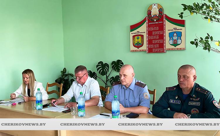 Председатель Чериковского райисполкома Алексей Жерносеков встретился с коллективом ОАО «Чериковрайагропромтехснаб» в рамках Единого дня информирования