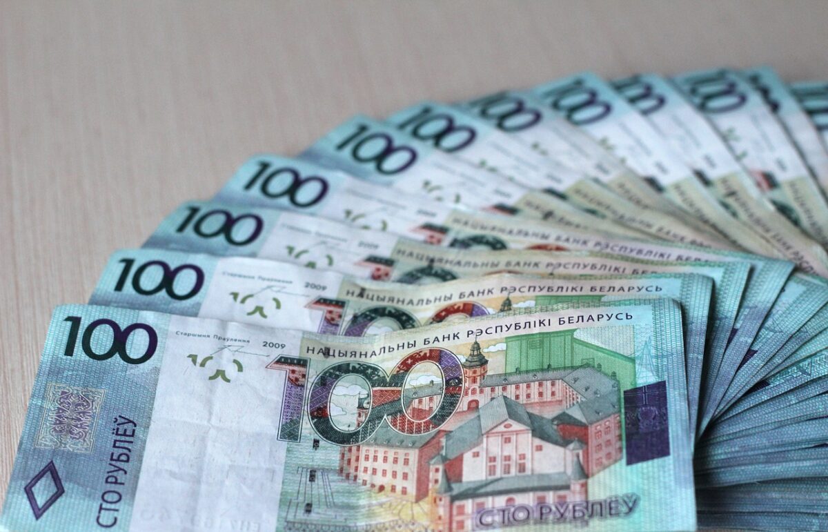 Житель Минского района передал курьеру мошенников почти 500 тыс. рублей