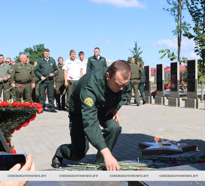 Участники выездной коллегии Могилевского ГПЛХО посетили парк Победы в Черикове