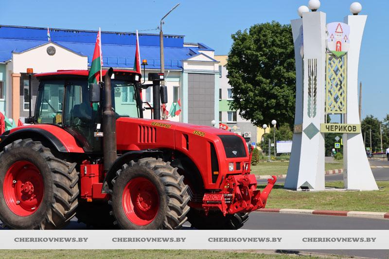 Парад техники прошел в Черикове на День Независимости