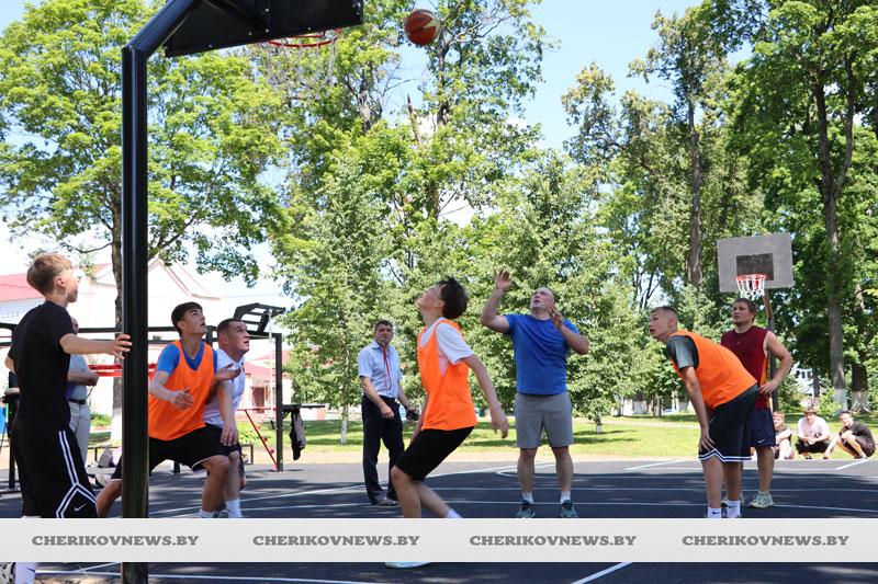 Соревнования по баскетболу прошли 3 июля на новой спортивной площадке
