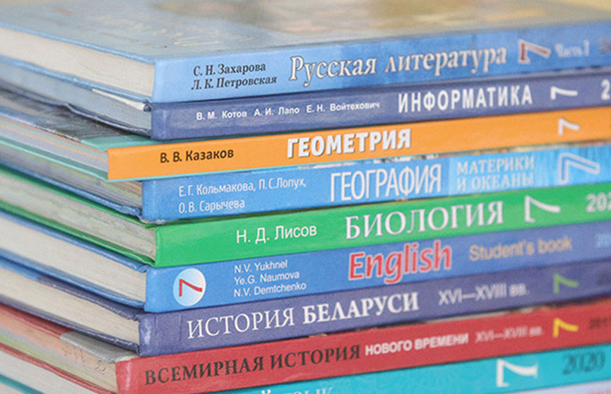 Кому не нужно платить за учебники в Беларуси: установлены новые льготы и тарифы