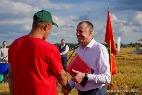 Первый комбайнер-тысячник определился в Могилевской области